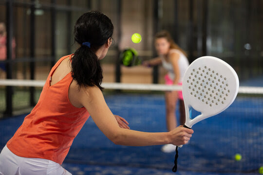 Padel two women playing